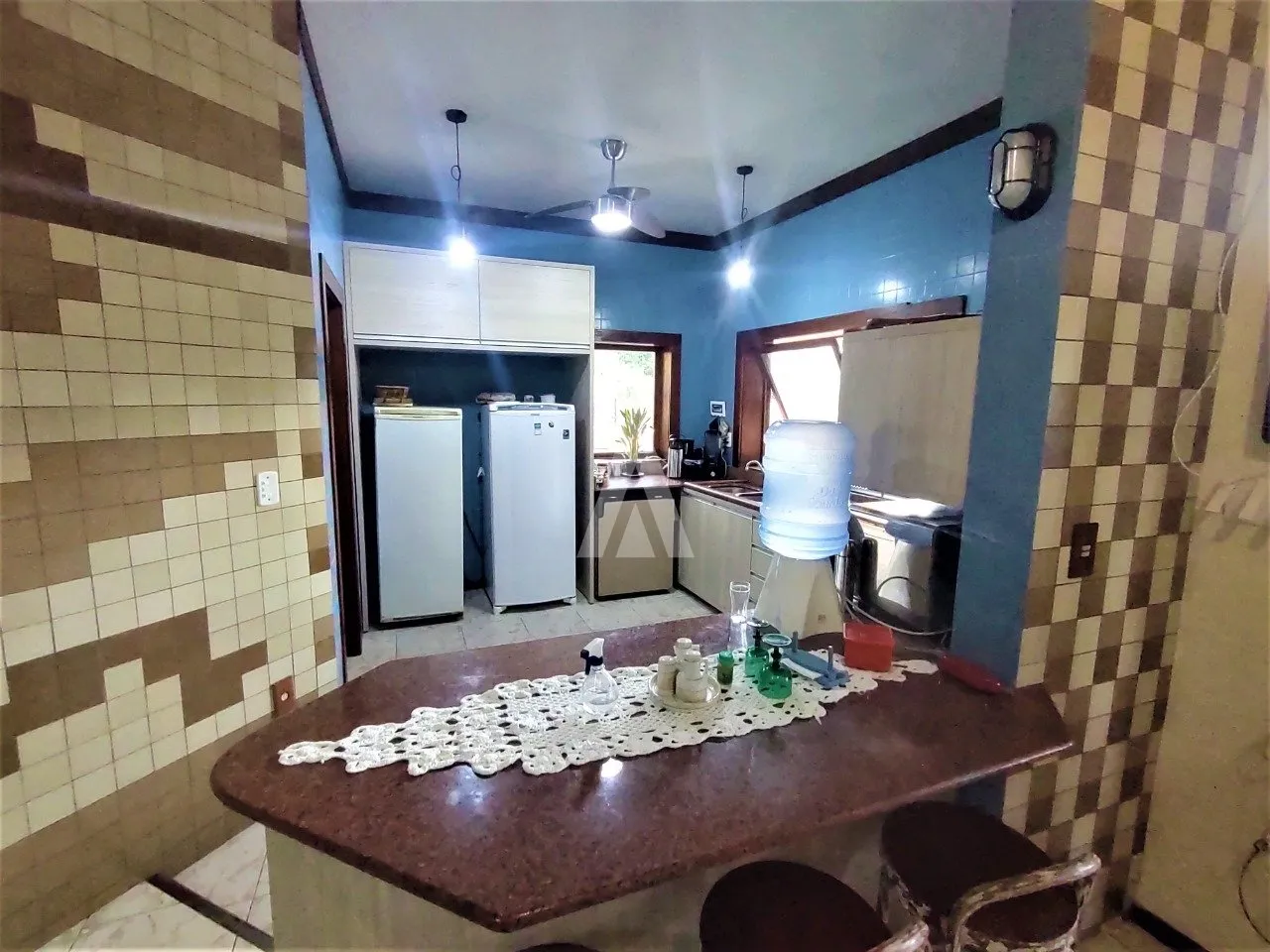 Casa com 1 suíte(s) mais 3 quarto(s) à venda no bairro Itacolomi em Piçarras, por R$ 2.950.000.00. — foto 4