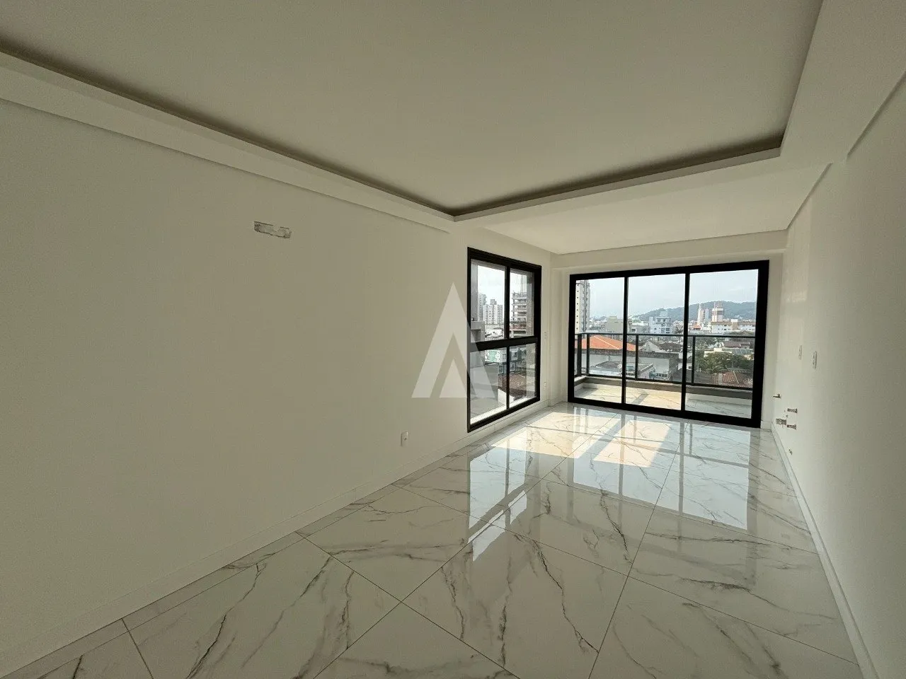 Apartamento com 1 suíte(s) mais 2 quarto(s) à venda no bairro Centro em Piçarras, por R$ 1.100.000.00. - foto 1