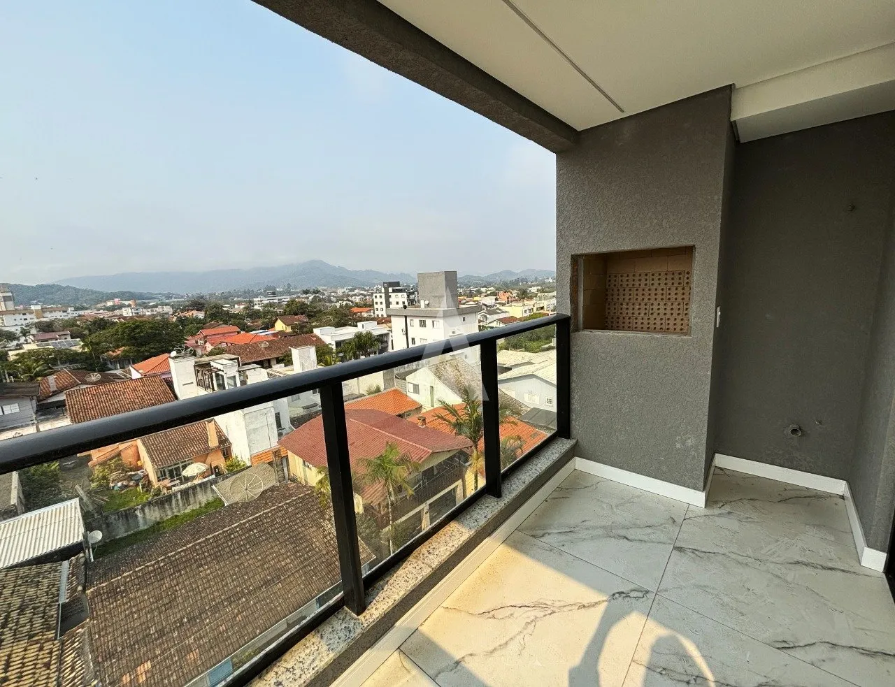 Apartamento com 1 suíte(s) mais 2 quarto(s) à venda no bairro Centro em Piçarras, por R$ 1.100.000.00. — foto 2