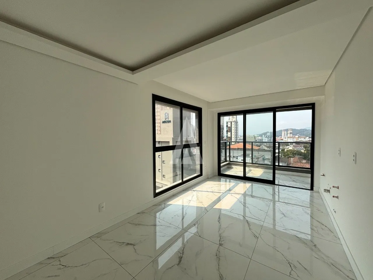 Apartamento com 1 suíte(s) mais 2 quarto(s) à venda no bairro Centro em Piçarras, por R$ 1.100.000.00. — foto 3