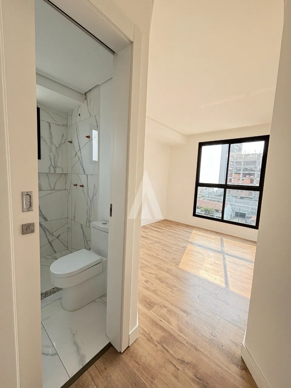 Apartamento com 1 suíte(s) mais 2 quarto(s) à venda no bairro Centro em Piçarras, por R$ 1.100.000.00. — foto 5