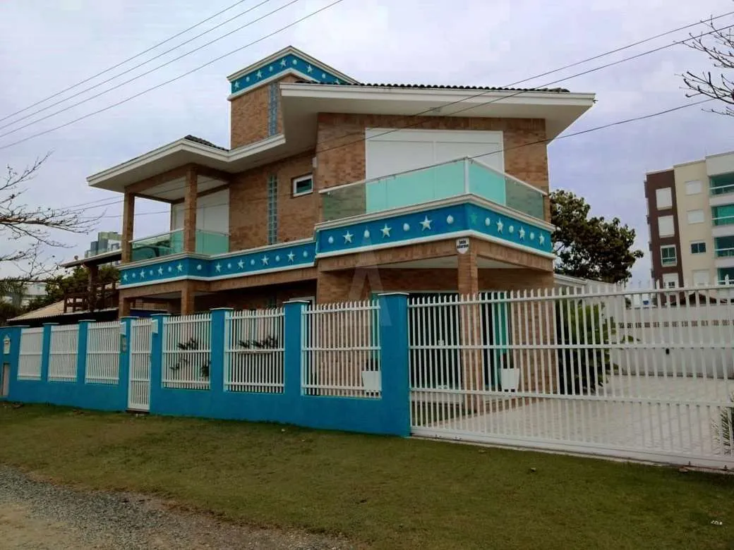 Casa com 1 suíte(s) mais 2 quarto(s) à venda no bairro Itacolomi em Piçarras, por R$ 2.500.000.00. - foto 1