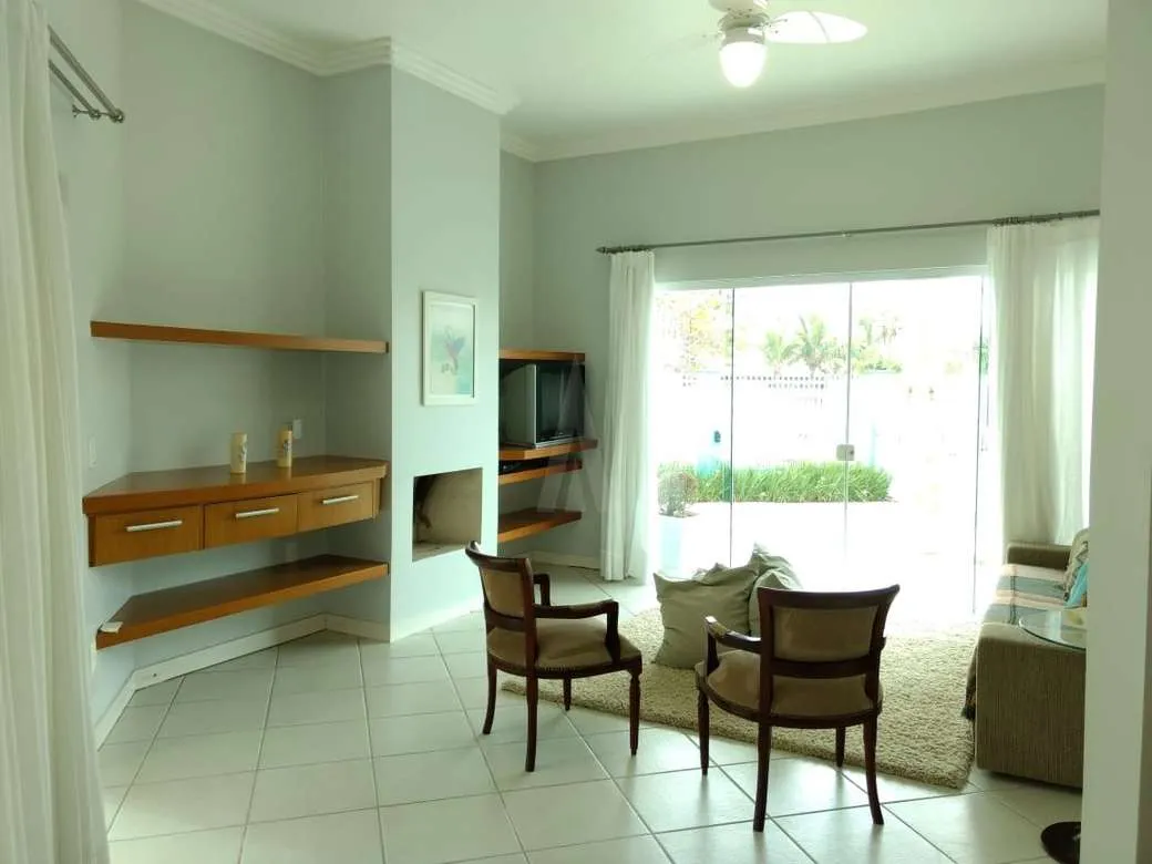 Casa com 1 suíte(s) mais 2 quarto(s) à venda no bairro Itacolomi em Piçarras, por R$ 2.500.000.00. — foto 6