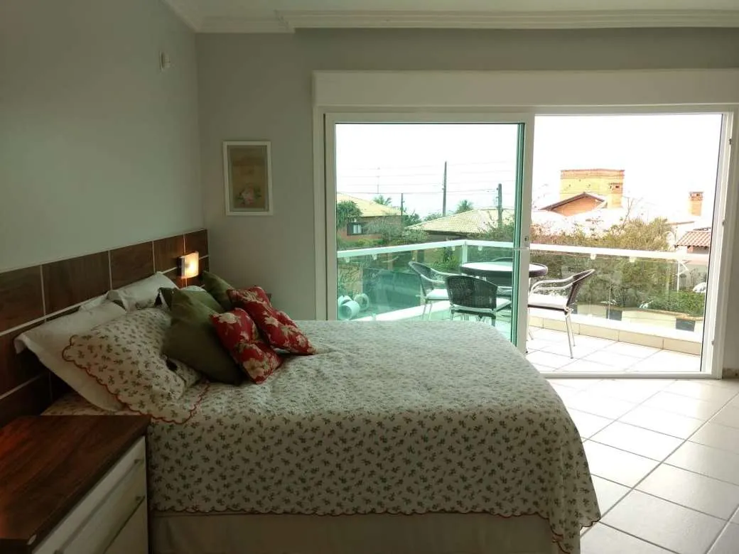 Casa com 1 suíte(s) mais 2 quarto(s) à venda no bairro Itacolomi em Piçarras, por R$ 2.500.000.00. — foto 7