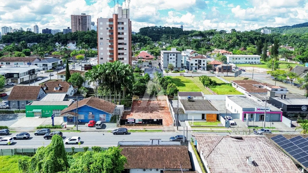 Terreno à venda no bairro América em Joinville, por R$ 1.395.000.00. - foto 1