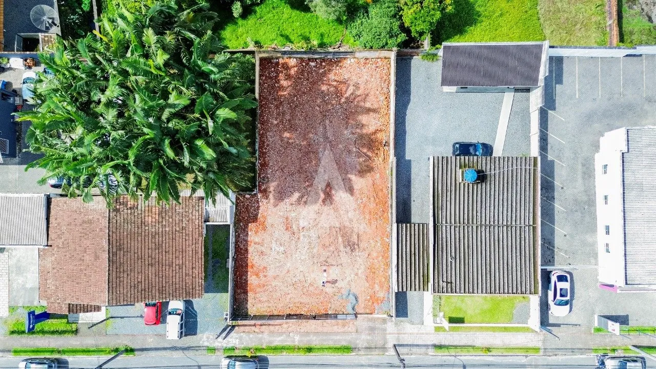 Terreno à venda no bairro América em Joinville, por R$ 1.395.000.00. — foto 2