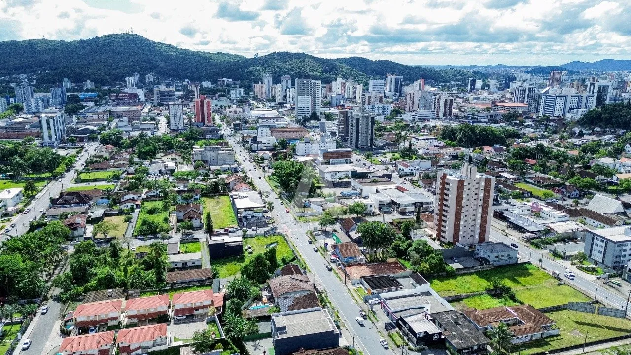 Terreno à venda no bairro América em Joinville, por R$ 1.395.000.00. — foto 3