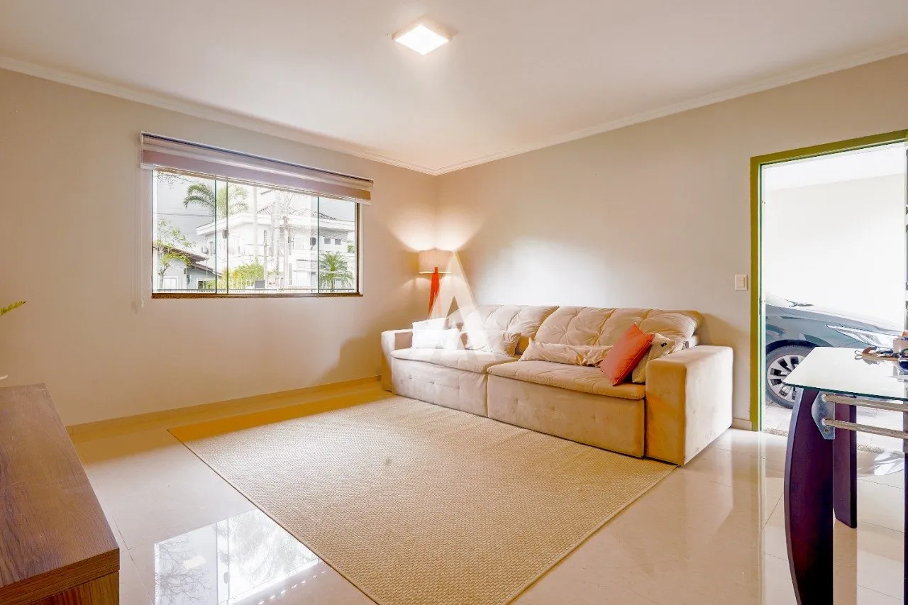 Casa térrea 1 suíte mais 3 quartos à venda no bairro Glória em Joinville - SC por R$ 1.2500.000,00 — foto 4