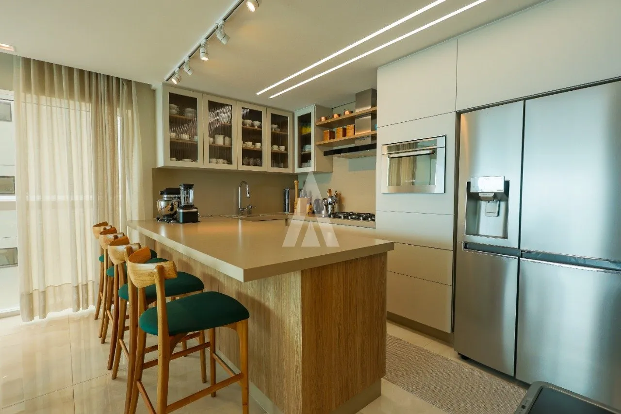 Apartamento com 3 suítes à venda no bairro Balneário Piçarras-SC por R$2.430.000,00. — foto 2