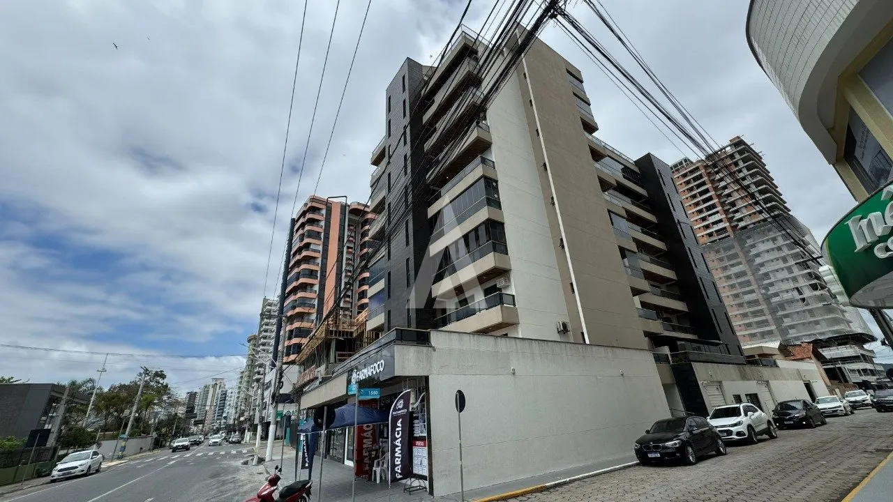Apartamento com 1 suíte e 2 quartos à venda no Centro de Balneário Piçarras por R$1.200.000,00. - foto 1