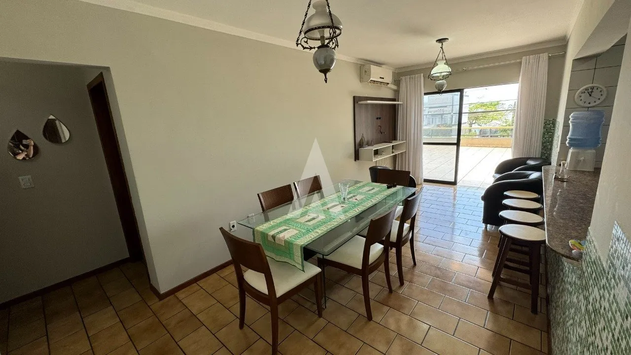 Apartamento com 1 suíte e 2 quartos à venda no Centro de Balneário Piçarras por R$1.200.000,00. — foto 2