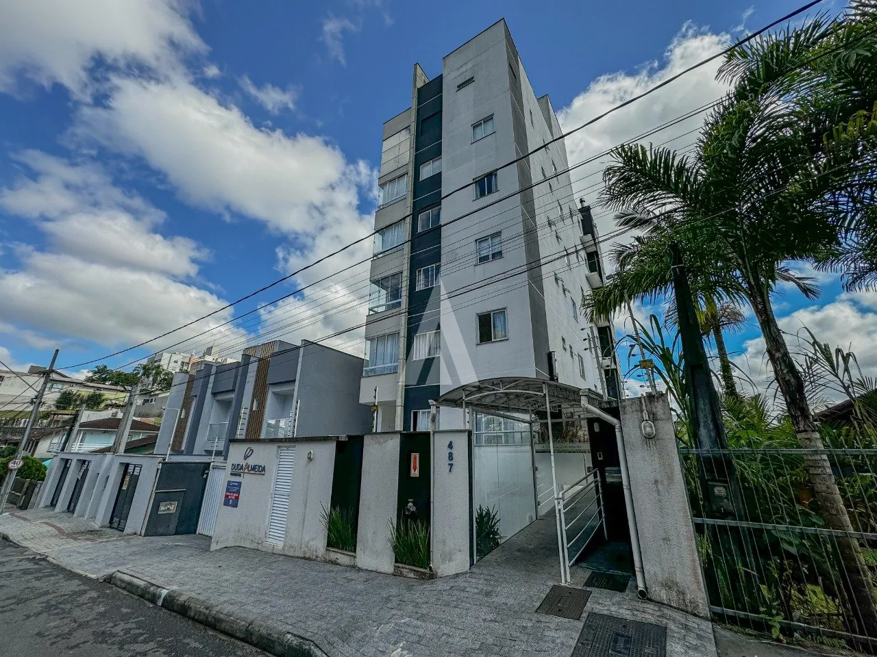 Apartamento com 1 suíte(s) mais 1 quarto(s) à venda no bairro COSTA E SILVA em JOINVILLE, por R$ 350.000.00. - foto 1