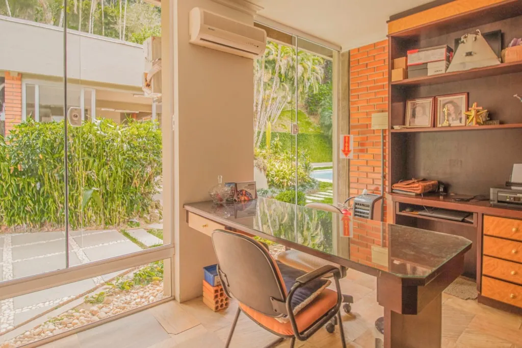 Casa com 3 suítes à venda no bairro Boa Vista em Joinville, por R$ 3.500.000.00. — foto 4