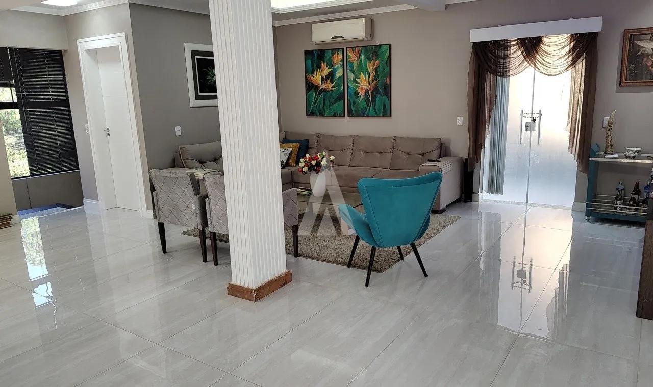 Casa com 1 suíte(s) mais 2 quarto(s) à venda no bairro Itacolomi em Piçarras, por R$ 2.500.000.00. — foto 3