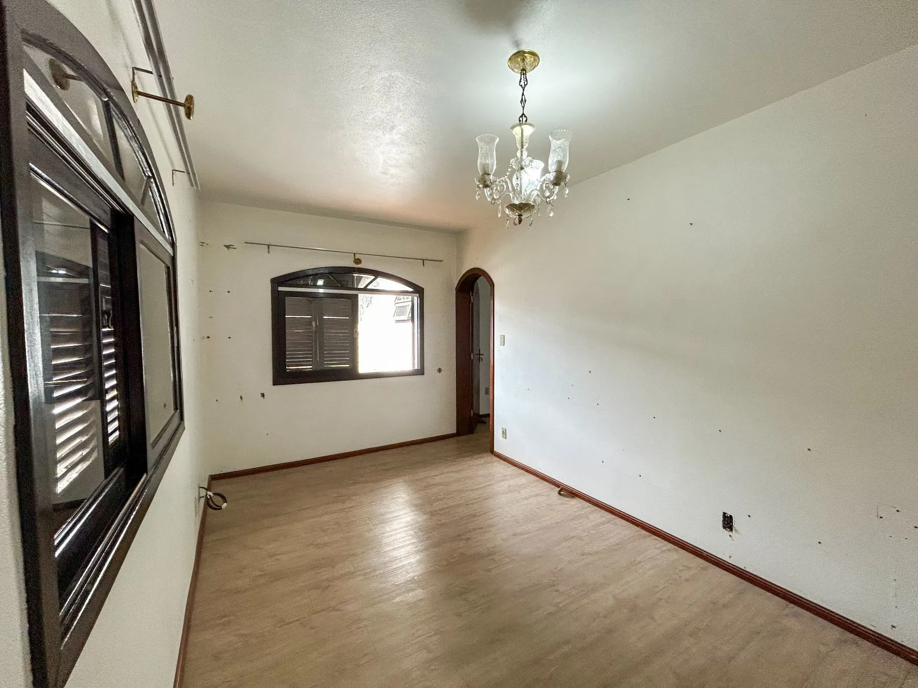 Casa com 6 Quartos no Centro — foto 6