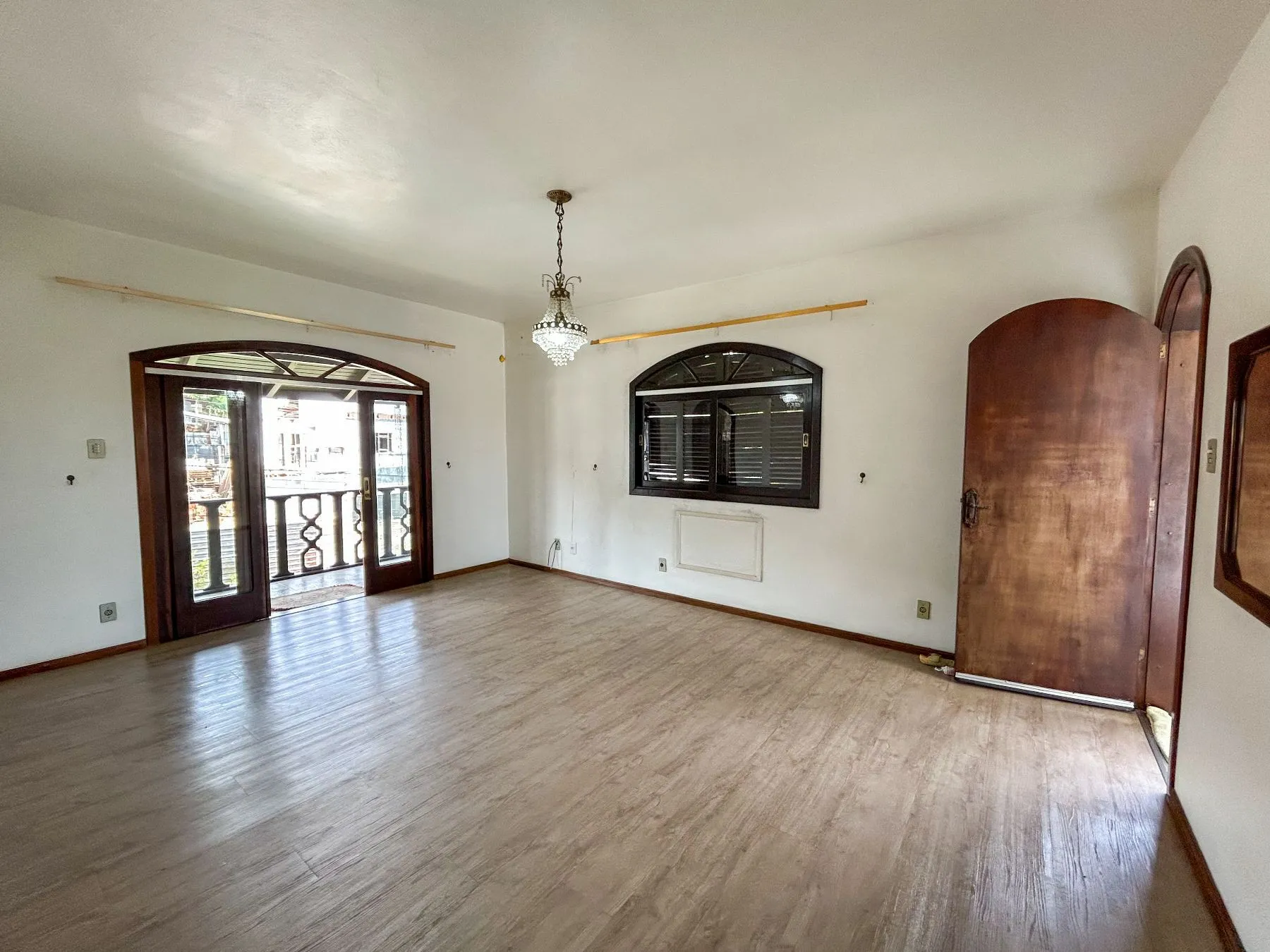 Casa com 6 Quartos no Centro — foto 4