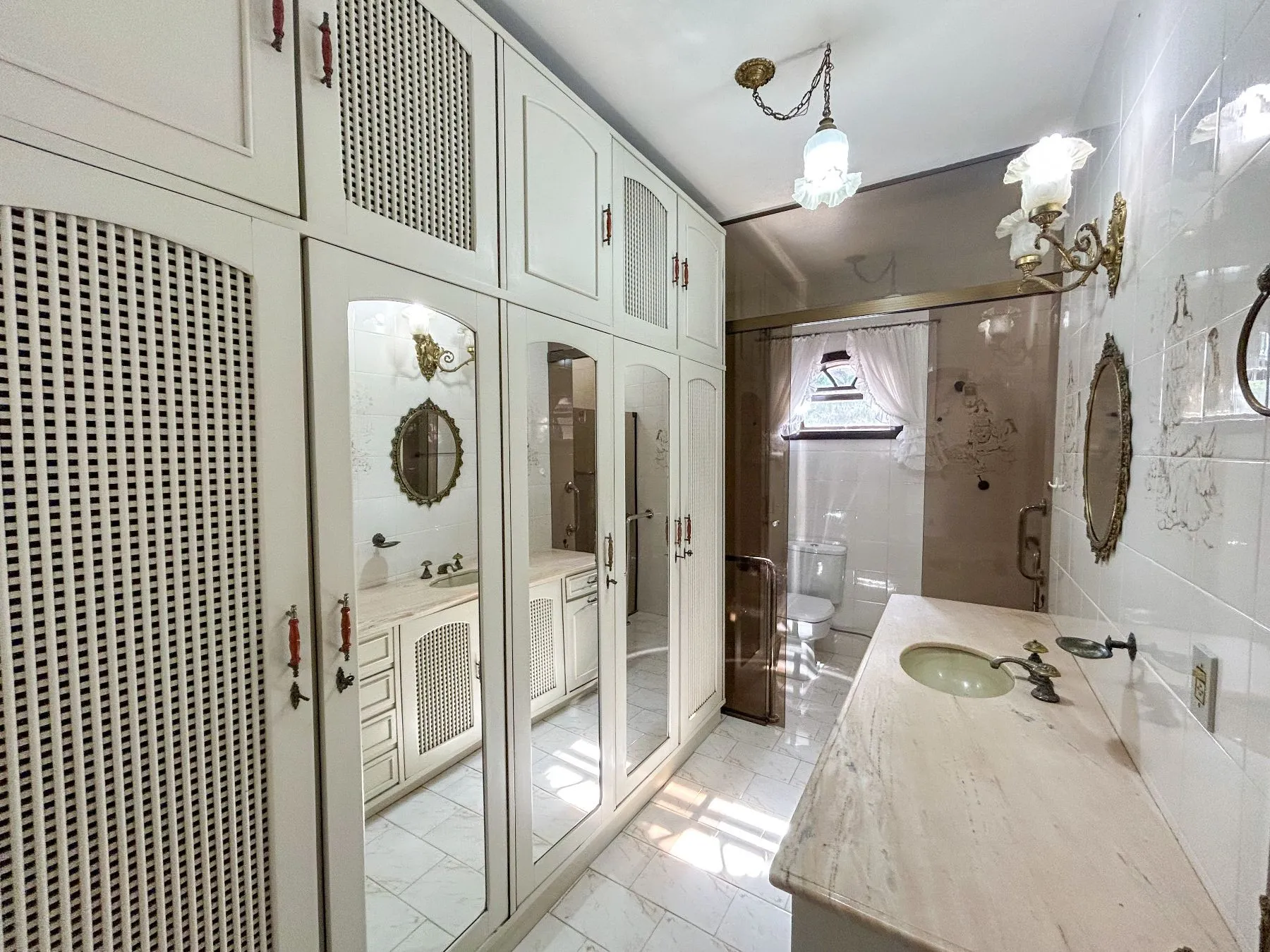 Casa com 6 Quartos no Centro — foto 2