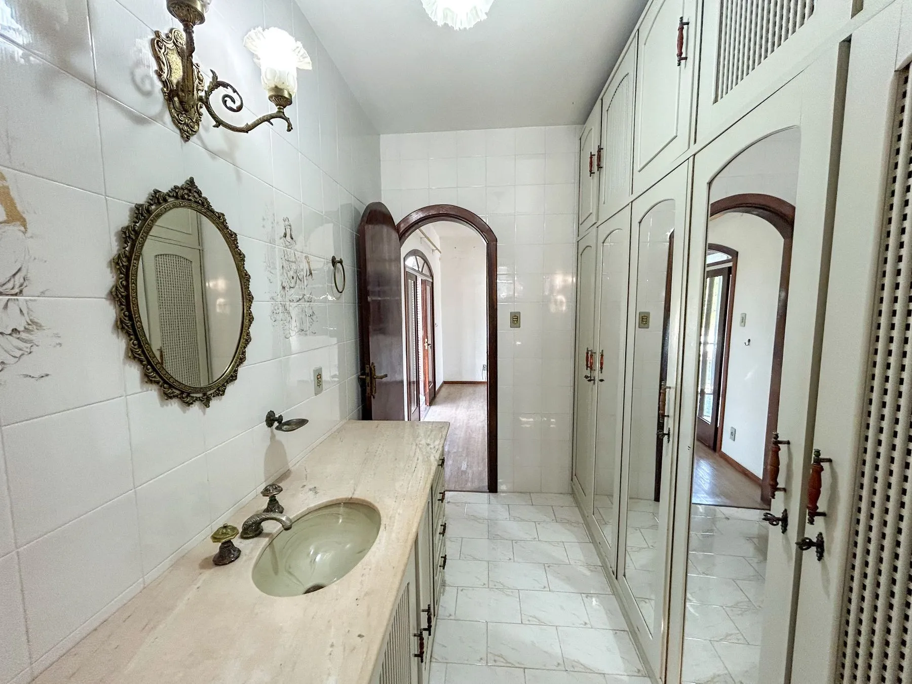 Casa com 6 Quartos no Centro — foto 5