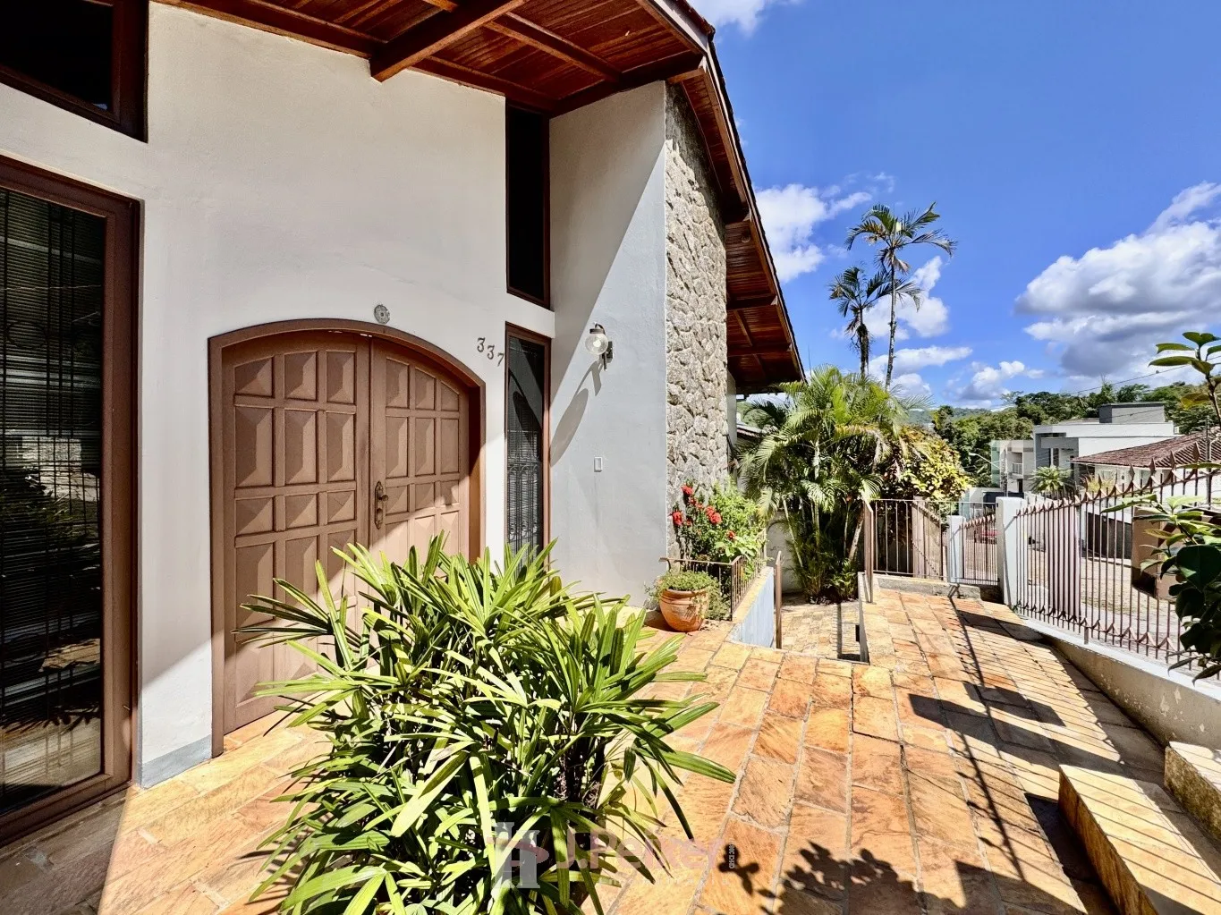 Casa Alto Padrão com 6 dormitórios, sendo 2 suítes, ampla área de festas com piscina, terreno de 900m e área construída de 367m, no Bairro da Velha em Blumenau - SC — foto 3