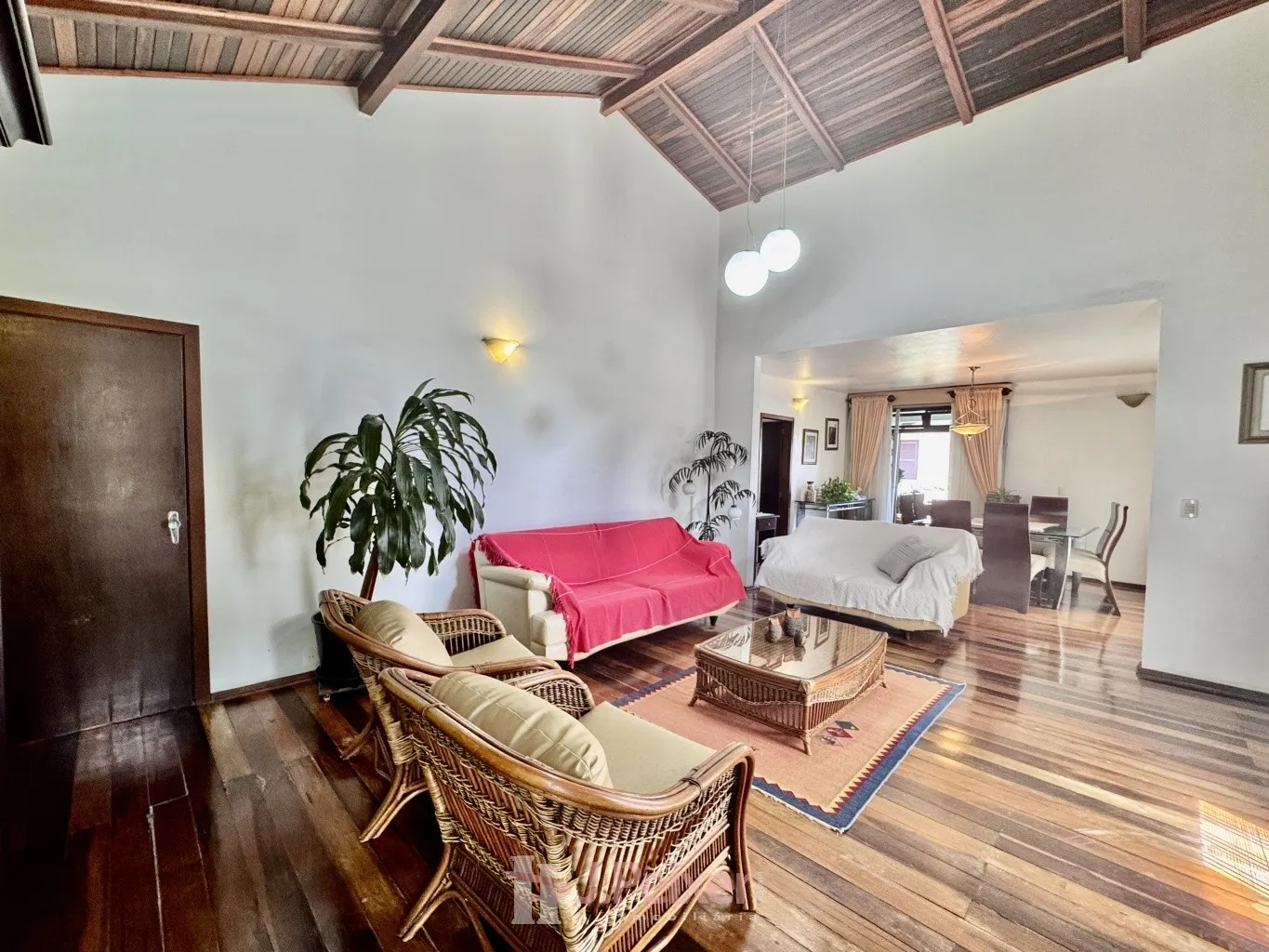 Casa Alto Padrão com 6 dormitórios, sendo 2 suítes, ampla área de festas com piscina, terreno de 900m e área construída de 367m, no Bairro da Velha em Blumenau - SC — foto 4