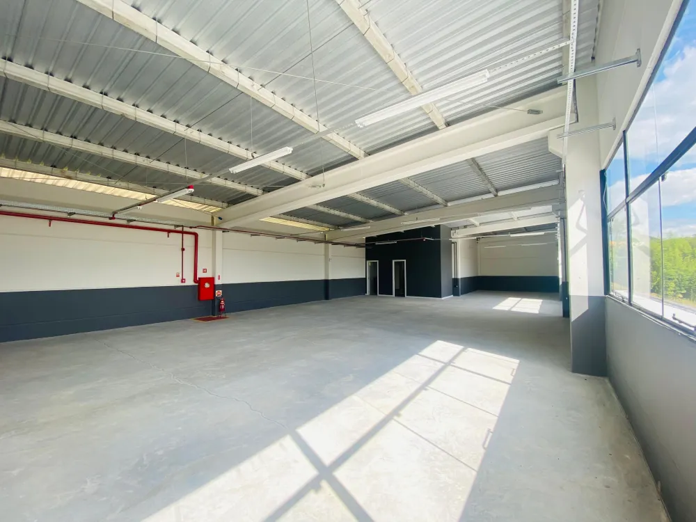 LOCAÇÃO SALA / GALPÃO - 210m2 BAIRRO SALTO - foto 1