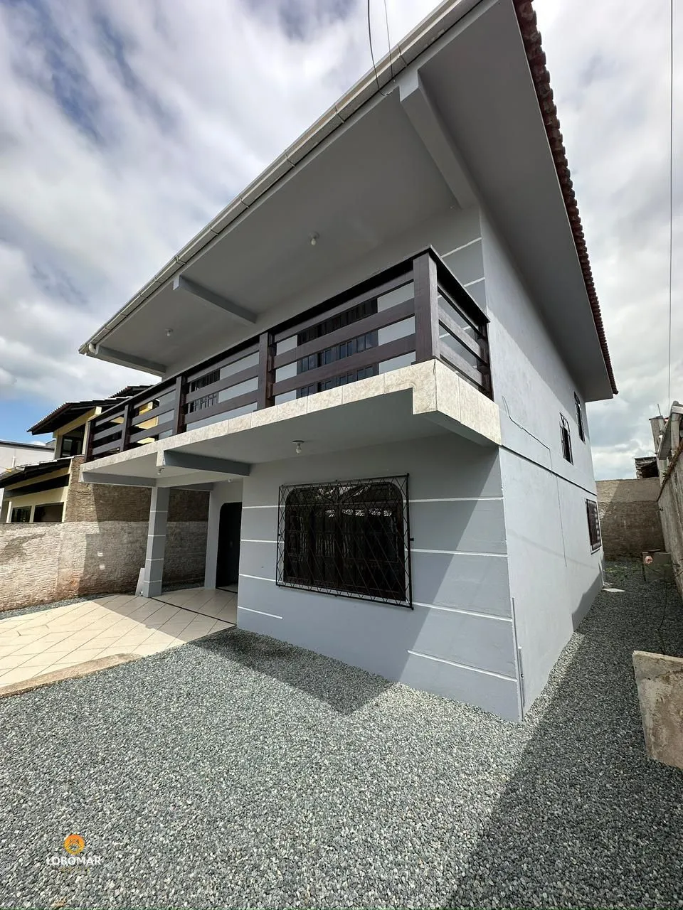 Casa com 3 dormitórios, à apenas 400m do mar, no Centro de Balneário Piçarras/sc - foto 1