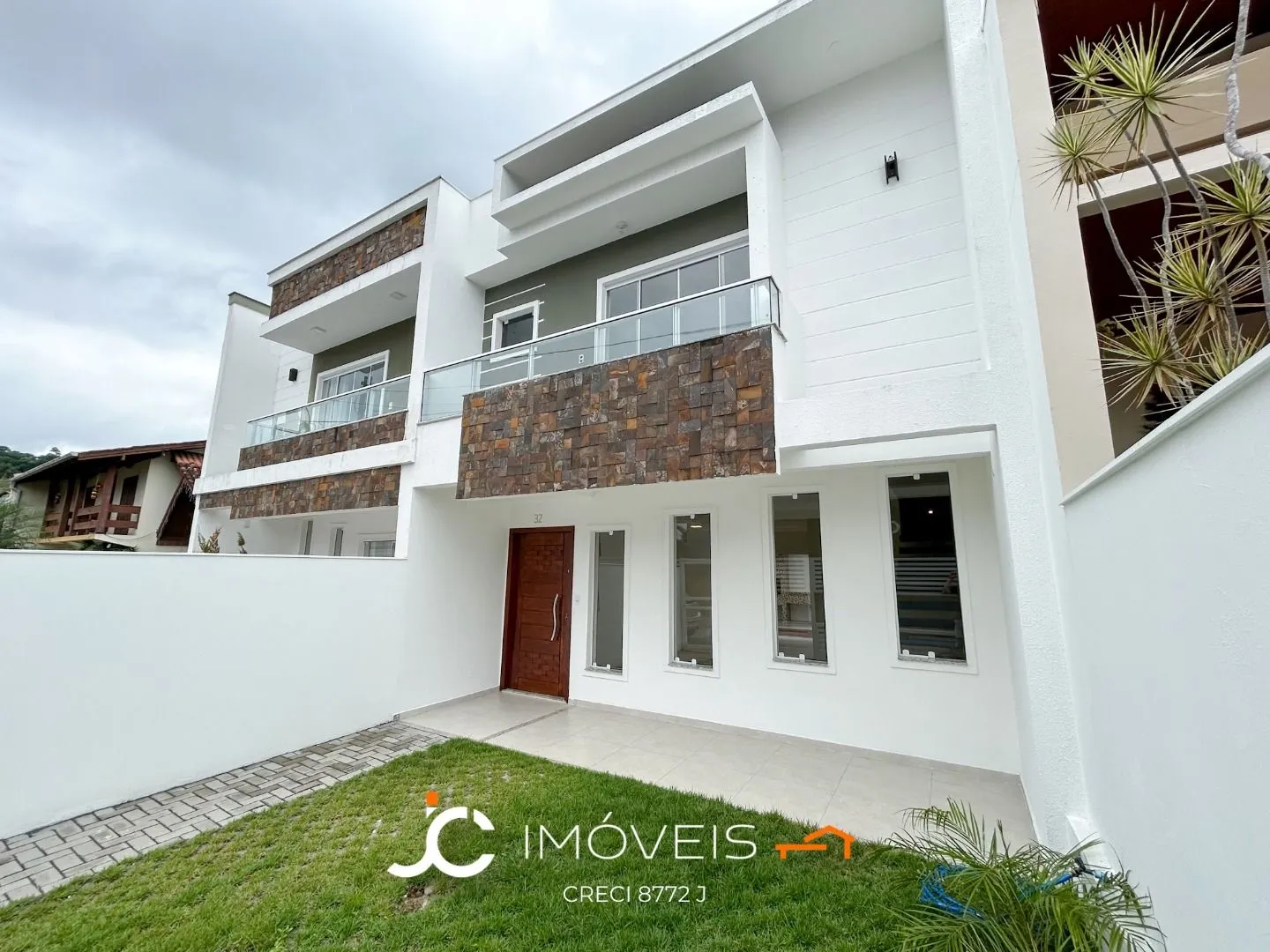 Sobrado com 3 dormitórios sendo 1 suíte à venda, 134 m por R$ 750.000 - Escola Agrícola - Blumenau/SC - foto 1