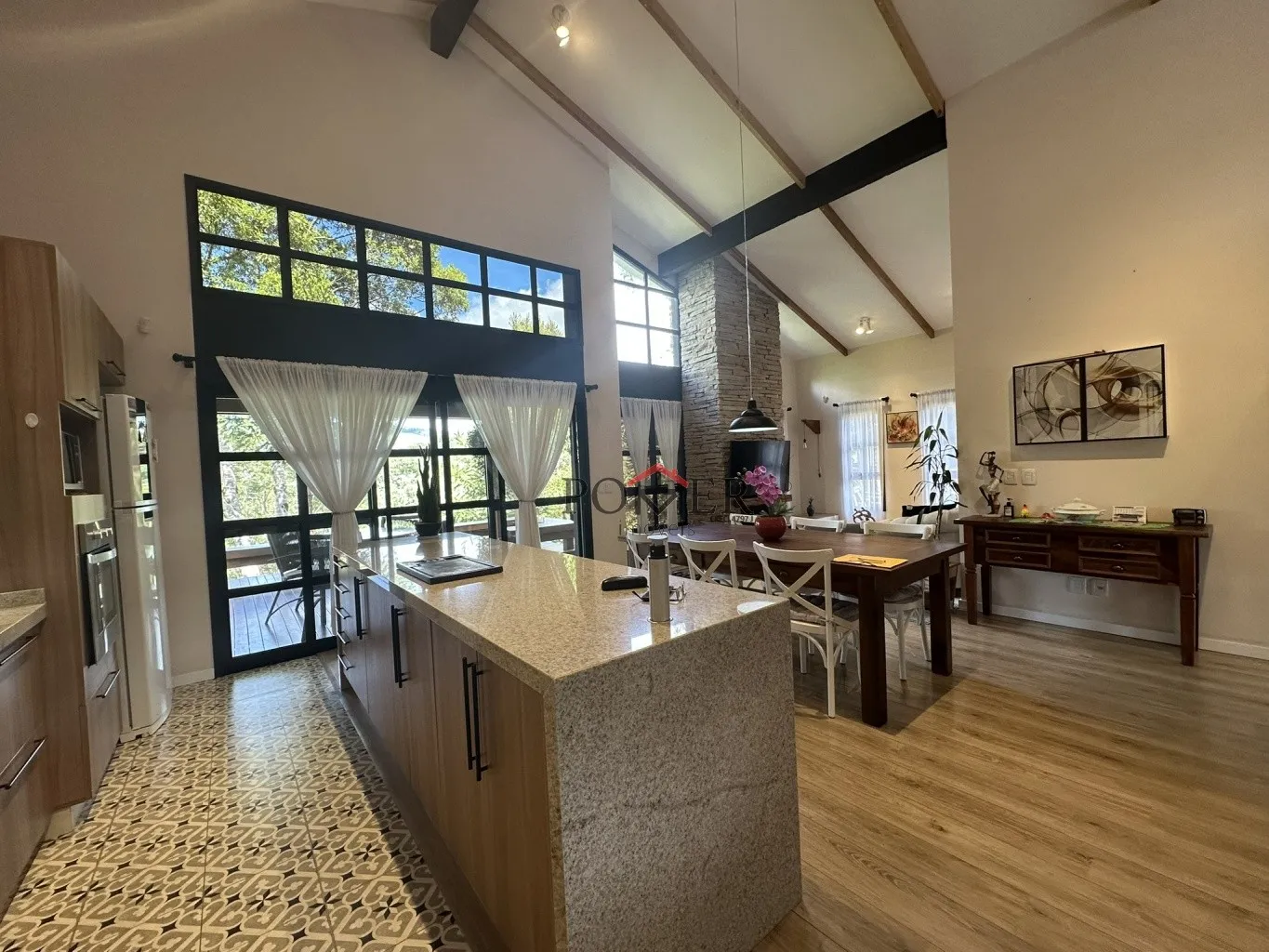 Refúgio Exclusivo na Barragem Pinhal em Rio dos Cedros com 163,45m de área Construída em Terreno de 693,00m com Vista Panorâmica para a Barragem - Totalmente Mobiliado, com Lareira, Deck, Pomar e Alto Potencial de Locação Turística - foto 1