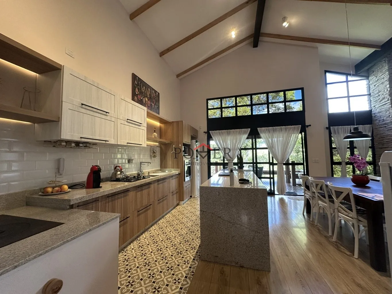 Refúgio Exclusivo na Barragem Pinhal em Rio dos Cedros com 163,45m de área Construída em Terreno de 693,00m com Vista Panorâmica para a Barragem - Totalmente Mobiliado, com Lareira, Deck, Pomar e Alto Potencial de Locação Turística — foto 2