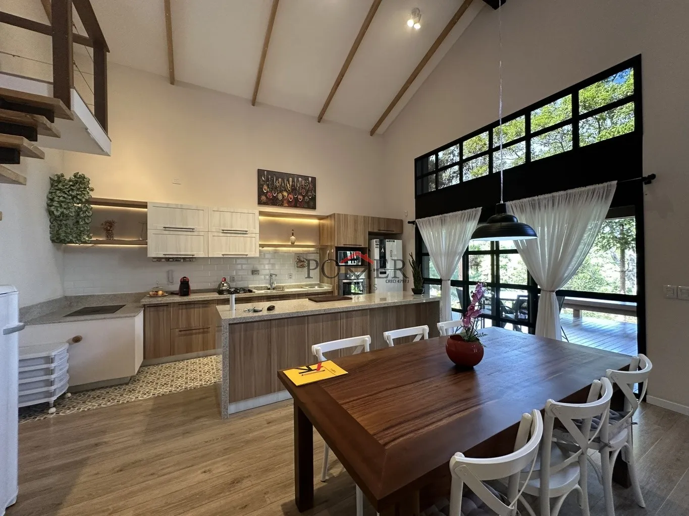 Refúgio Exclusivo na Barragem Pinhal em Rio dos Cedros com 163,45m de área Construída em Terreno de 693,00m com Vista Panorâmica para a Barragem - Totalmente Mobiliado, com Lareira, Deck, Pomar e Alto Potencial de Locação Turística — foto 3