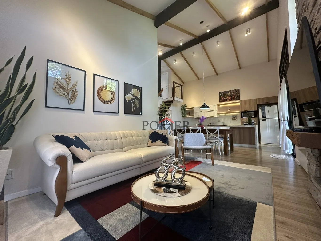 Refúgio Exclusivo na Barragem Pinhal em Rio dos Cedros com 163,45m de área Construída em Terreno de 693,00m com Vista Panorâmica para a Barragem - Totalmente Mobiliado, com Lareira, Deck, Pomar e Alto Potencial de Locação Turística — foto 7