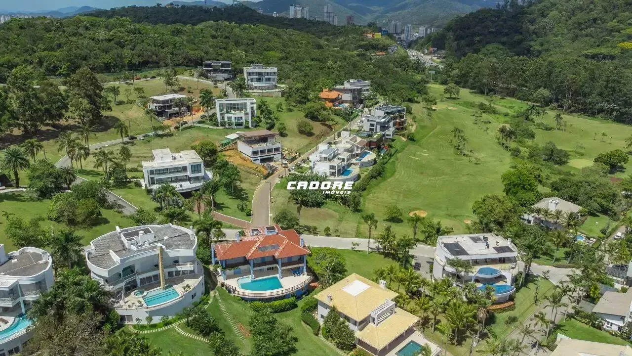 Luxo, Conforto e Exclusividade: Residência de 6 Suítes com Piscina no Condomínio Horizontal Iate Clube Itapema I Cadore Imóveis — foto 4