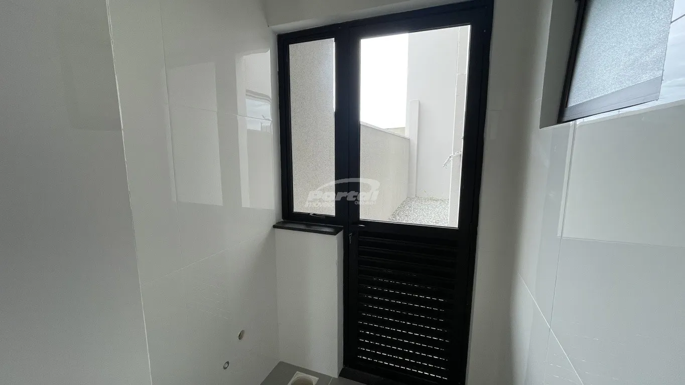Apartamento novo com 3 dormitórios sendo 1 suíte e 2 Demi suíte mais 1 vaga de garagem, no bairro Itacolomi, em Balneário Piçarras — foto 7