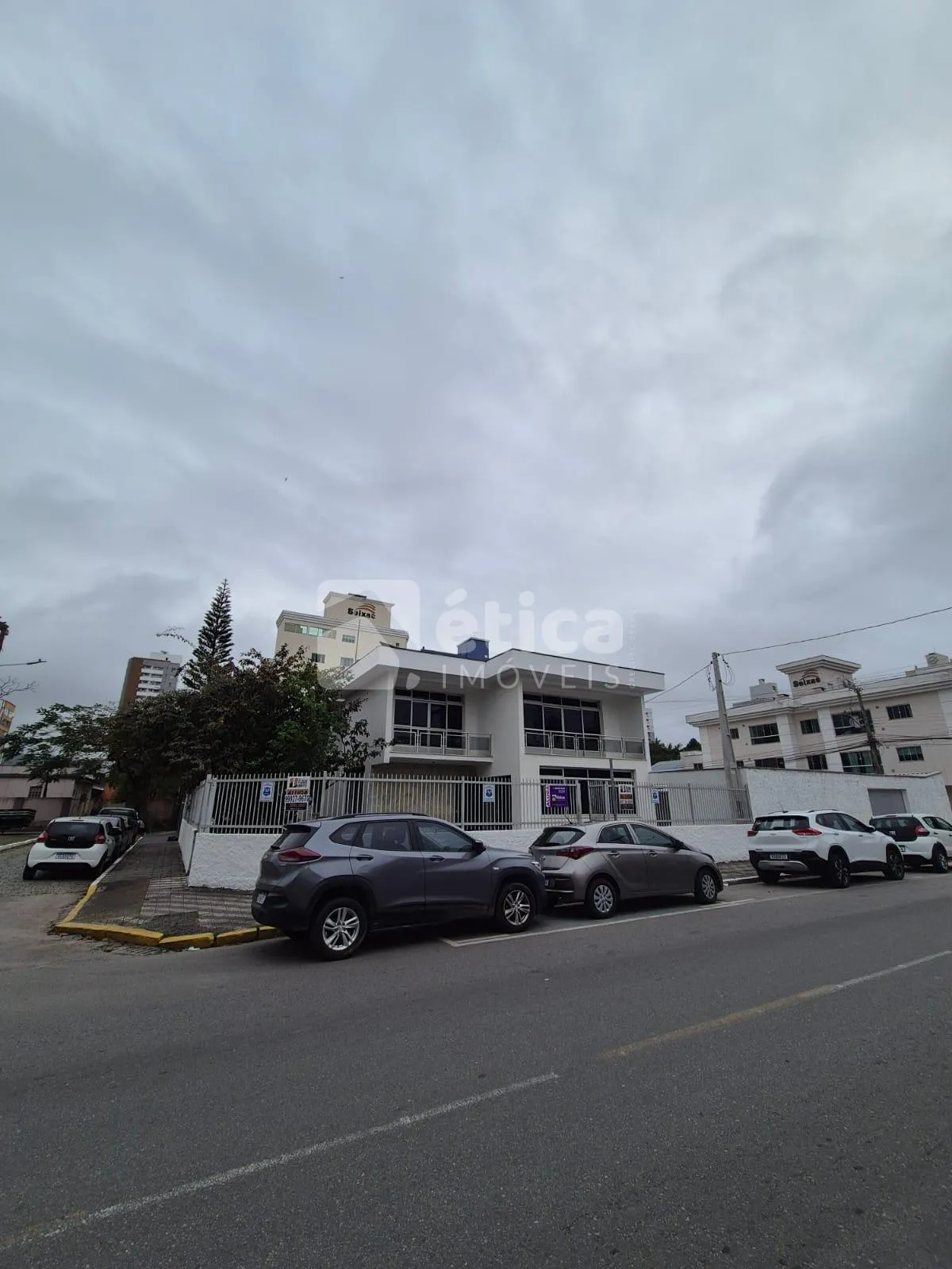 Casa comercial na Vila Operária com estacionamento, localização privilegiada. — foto 4