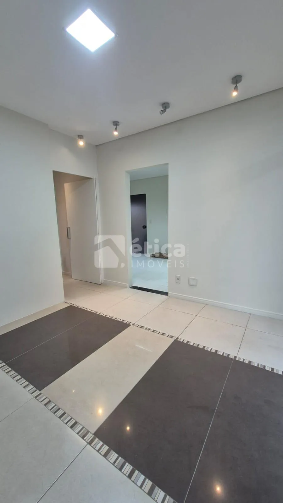 OPORTUNIDADE SALA COMERCIAL EM EXCELENTE LOCALIZAÇÃO NO BAIRRO FAZENDA — foto 4