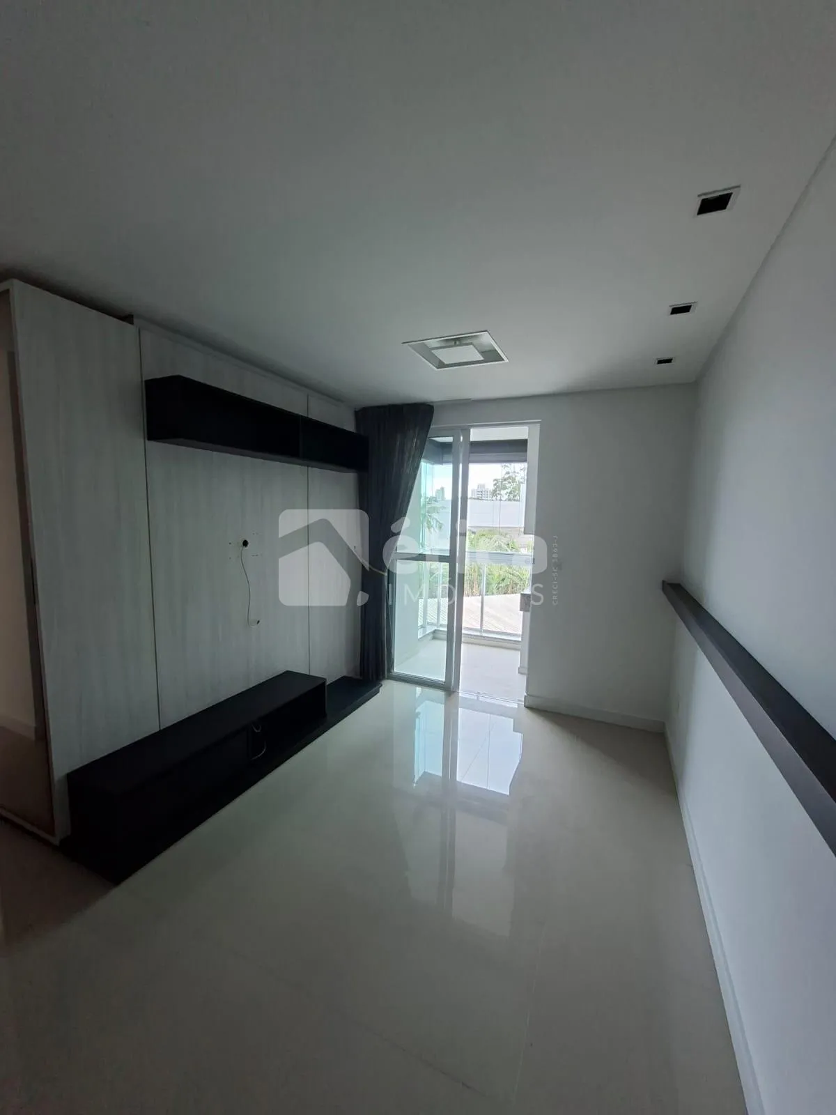 Apartamento, Semi Mobiliado, Suíte 01 Dormitório, Sacada com Churrasqueira à Carvão, São João — foto 4