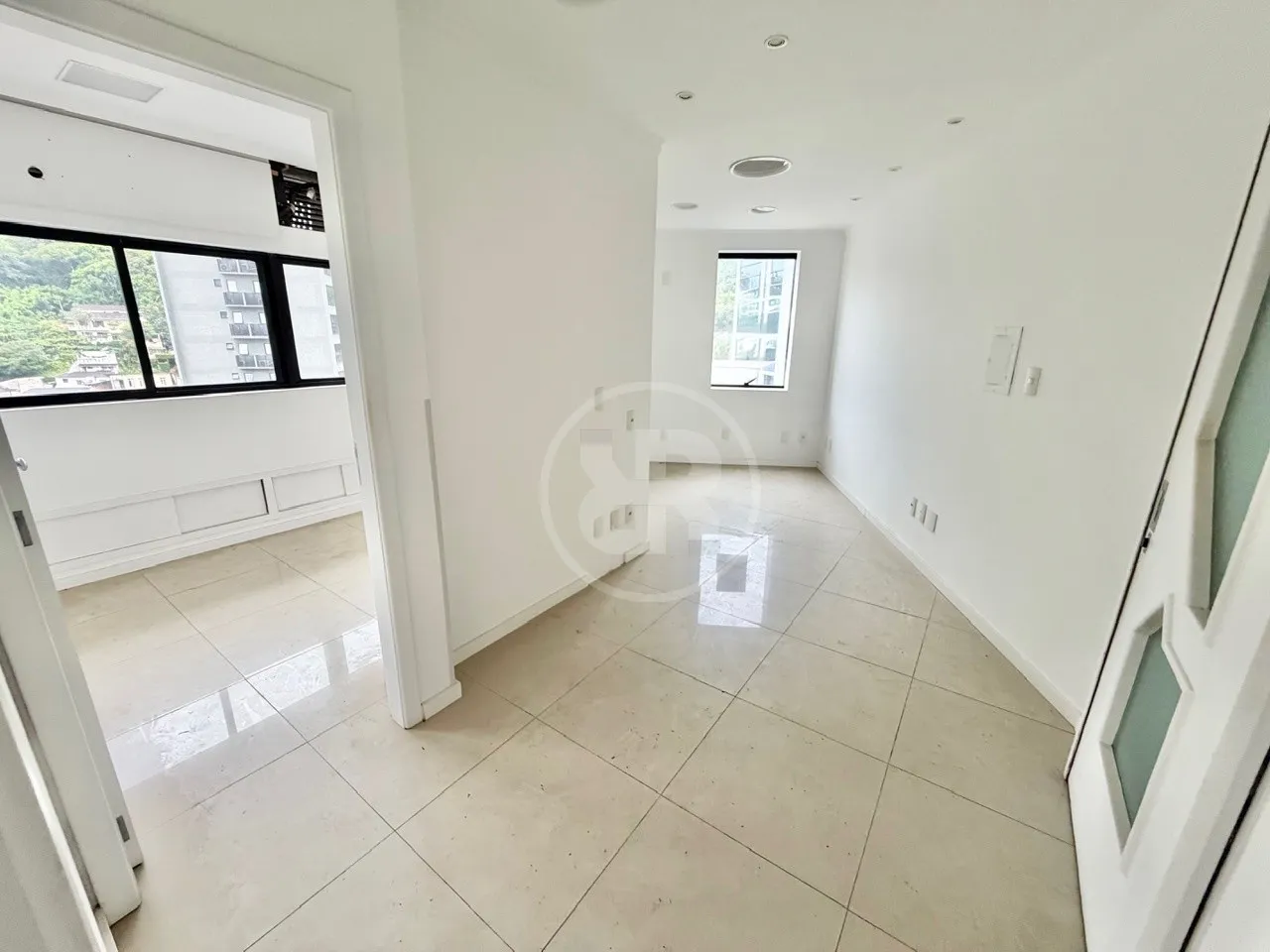 Sala Comercial com 100m no Centro Clínico Oswaldo Cruz, para Alugar no bairro Garcia, em Blumenau/SC - foto 1