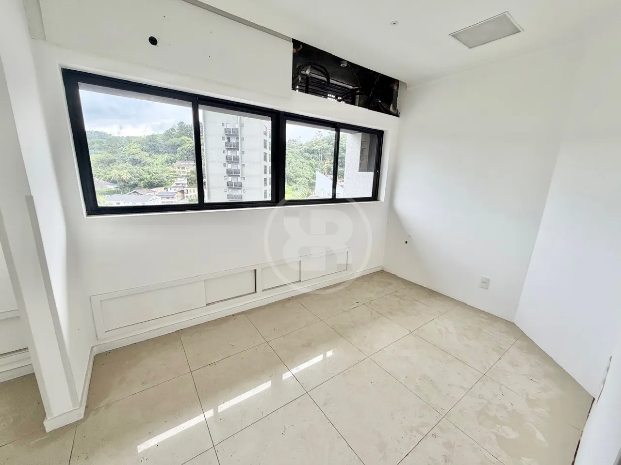 Sala Comercial com 100m no Centro Clínico Oswaldo Cruz, para Alugar no bairro Garcia, em Blumenau/SC — foto 3