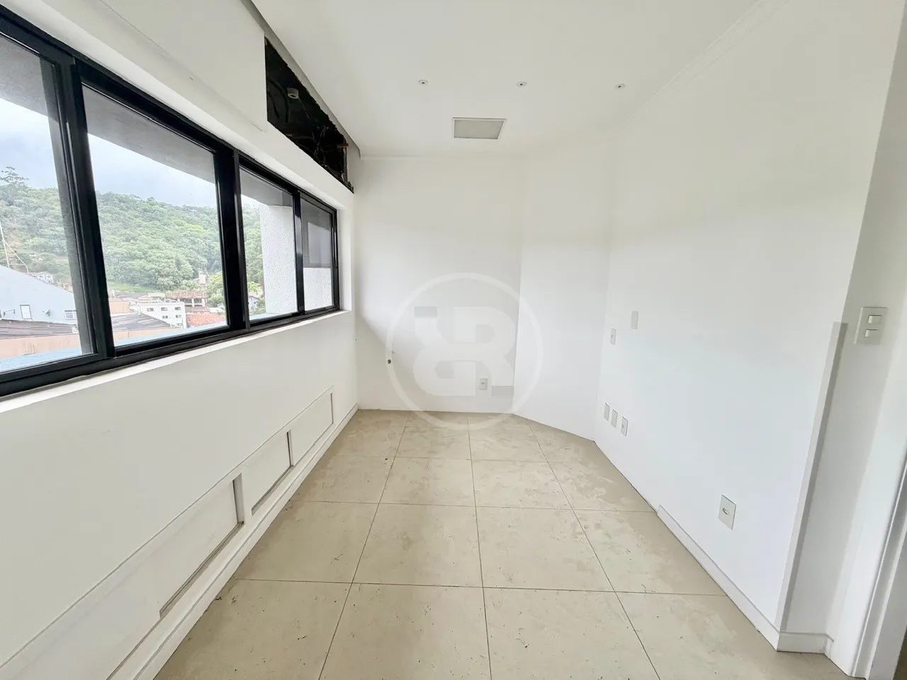 Sala Comercial com 100m no Centro Clínico Oswaldo Cruz, para Alugar no bairro Garcia, em Blumenau/SC — foto 4