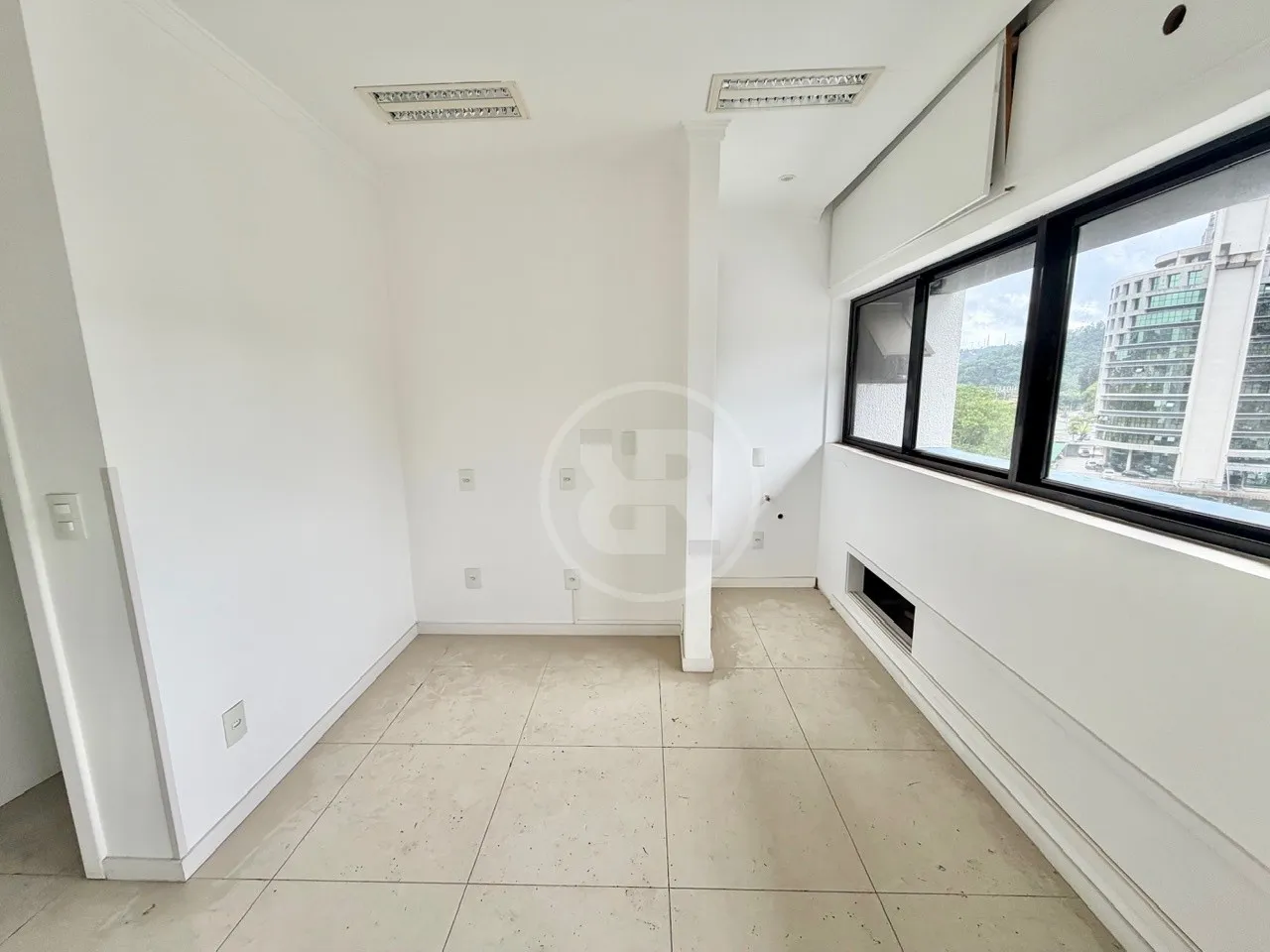 Sala Comercial com 100m no Centro Clínico Oswaldo Cruz, para Alugar no bairro Garcia, em Blumenau/SC — foto 5