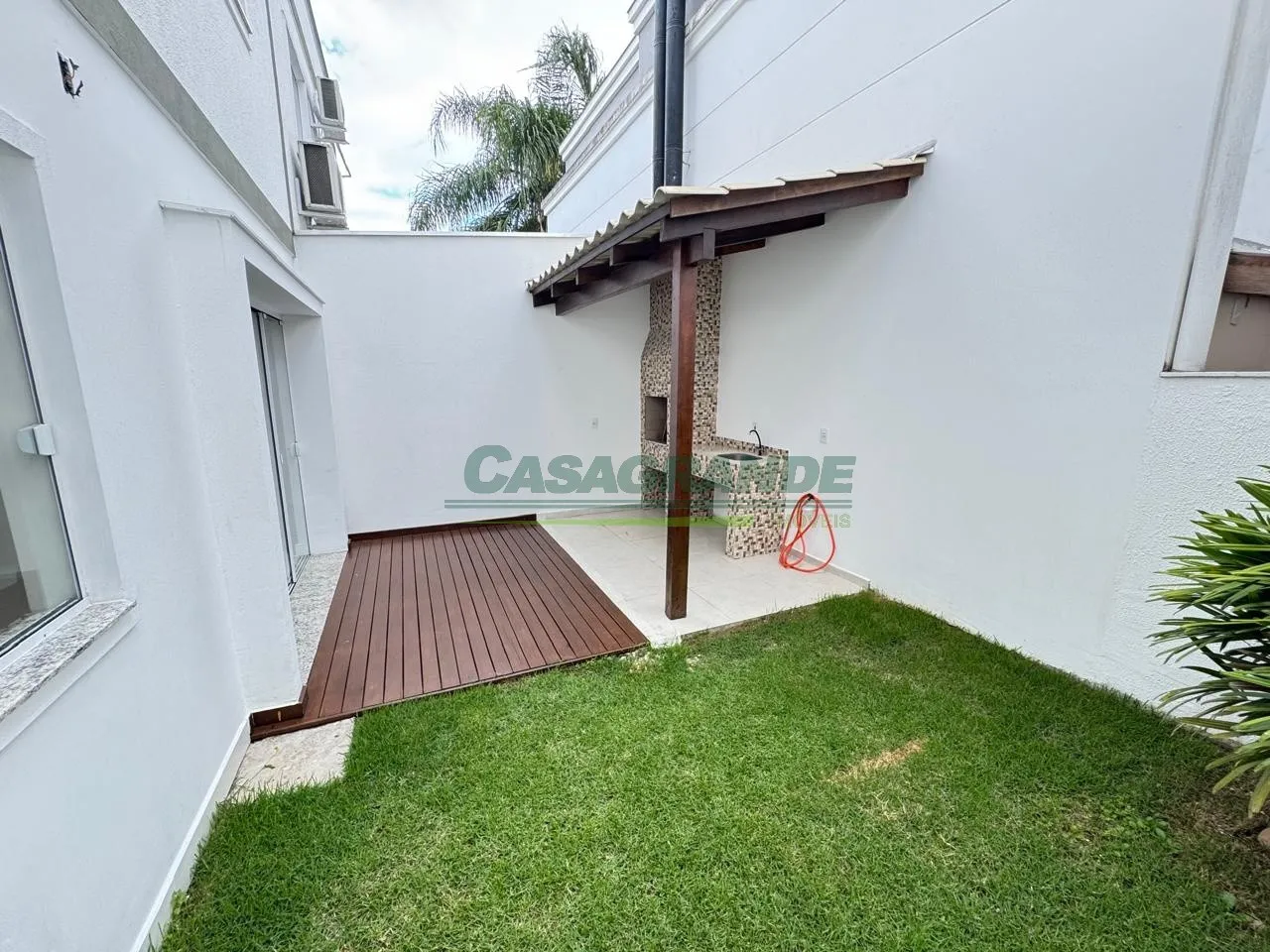 Sobrado em ótima localização no bairro Escola Agrícola, próximo a supermercados, escolas, farmácias e com fácil acesso ao centro. — foto 4
