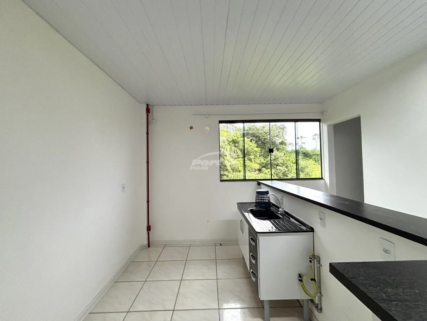 Imovel com 28m, com dormitório e cozinha conjugados, banheiro social, area de serviço e 01 vaga de garagem descoberta. Ideal para 01 pessoa ou casal. — foto 2