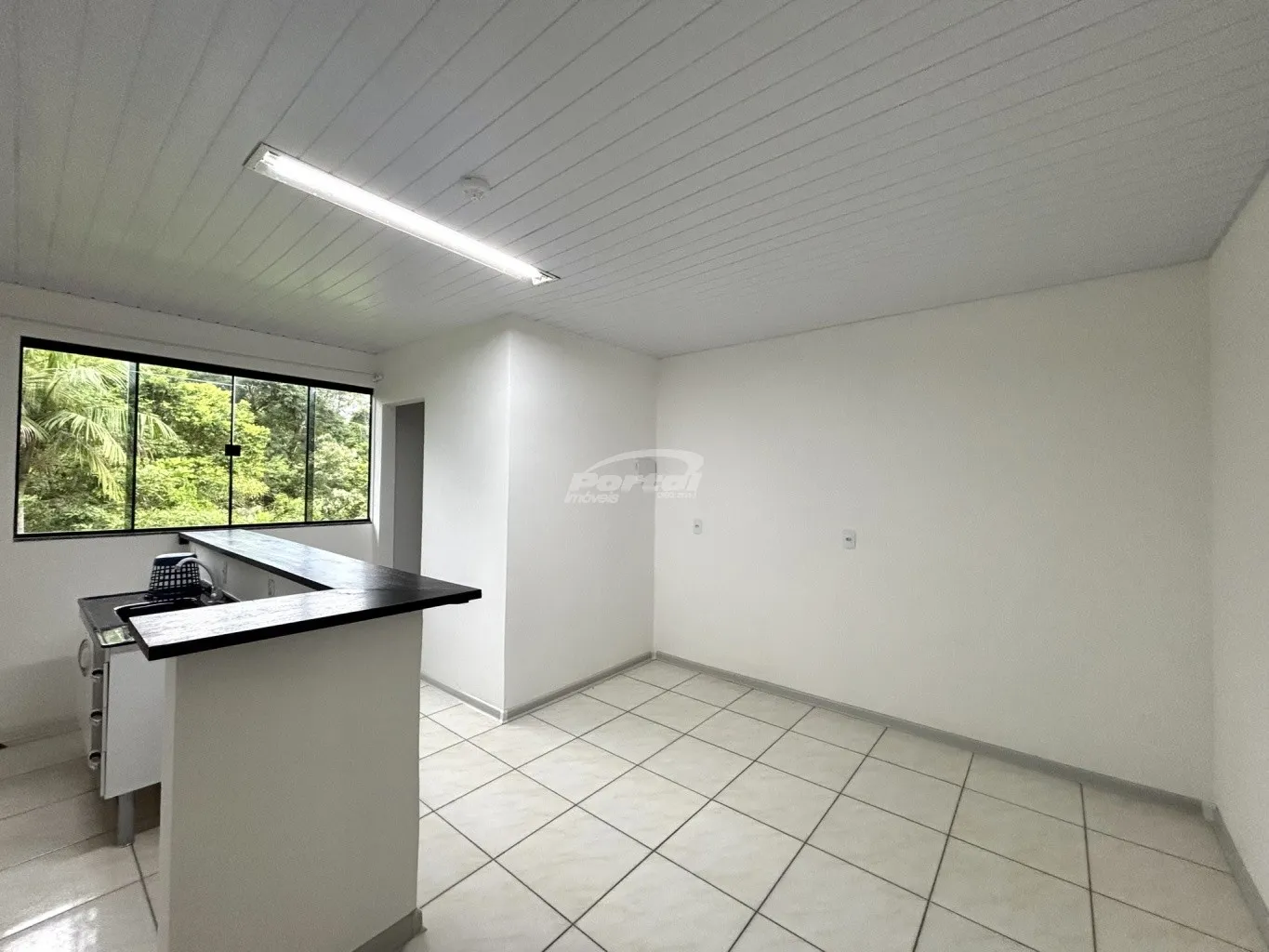 Imovel com 28m, com dormitório e cozinha conjugados, banheiro social, area de serviço e 01 vaga de garagem descoberta. Ideal para 01 pessoa ou casal. — foto 5