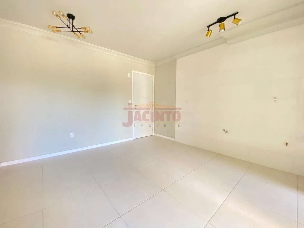 Apartamento com 2 dormitórios sendo demi suíte no Bairro Salto do Norte. — foto 3