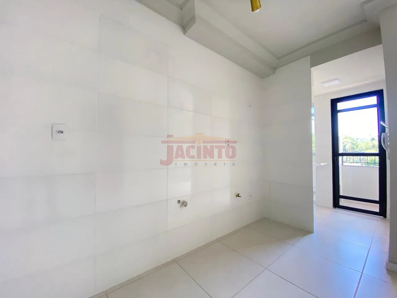 Apartamento com 2 dormitórios sendo demi suíte no Bairro Salto do Norte. — foto 4