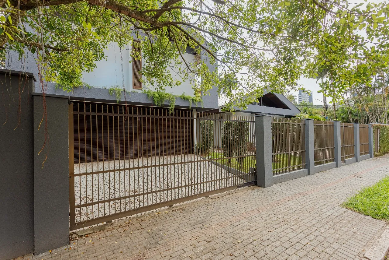 Casa com 3 quartos à venda no bairro Atiradores em Joinville-SC por R$2.200.000,00. — foto 2