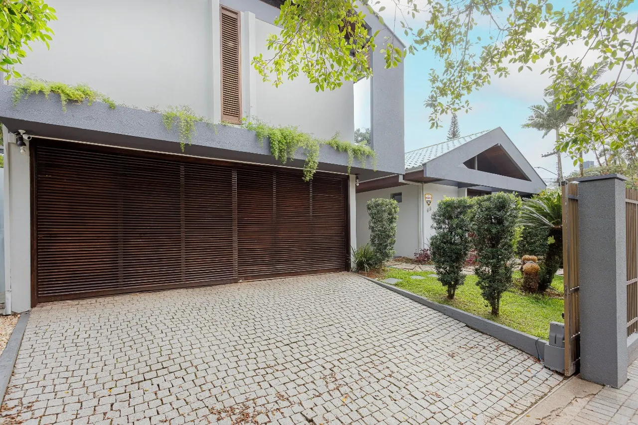 Casa com 3 quartos à venda no bairro Atiradores em Joinville-SC por R$2.200.000,00. — foto 3