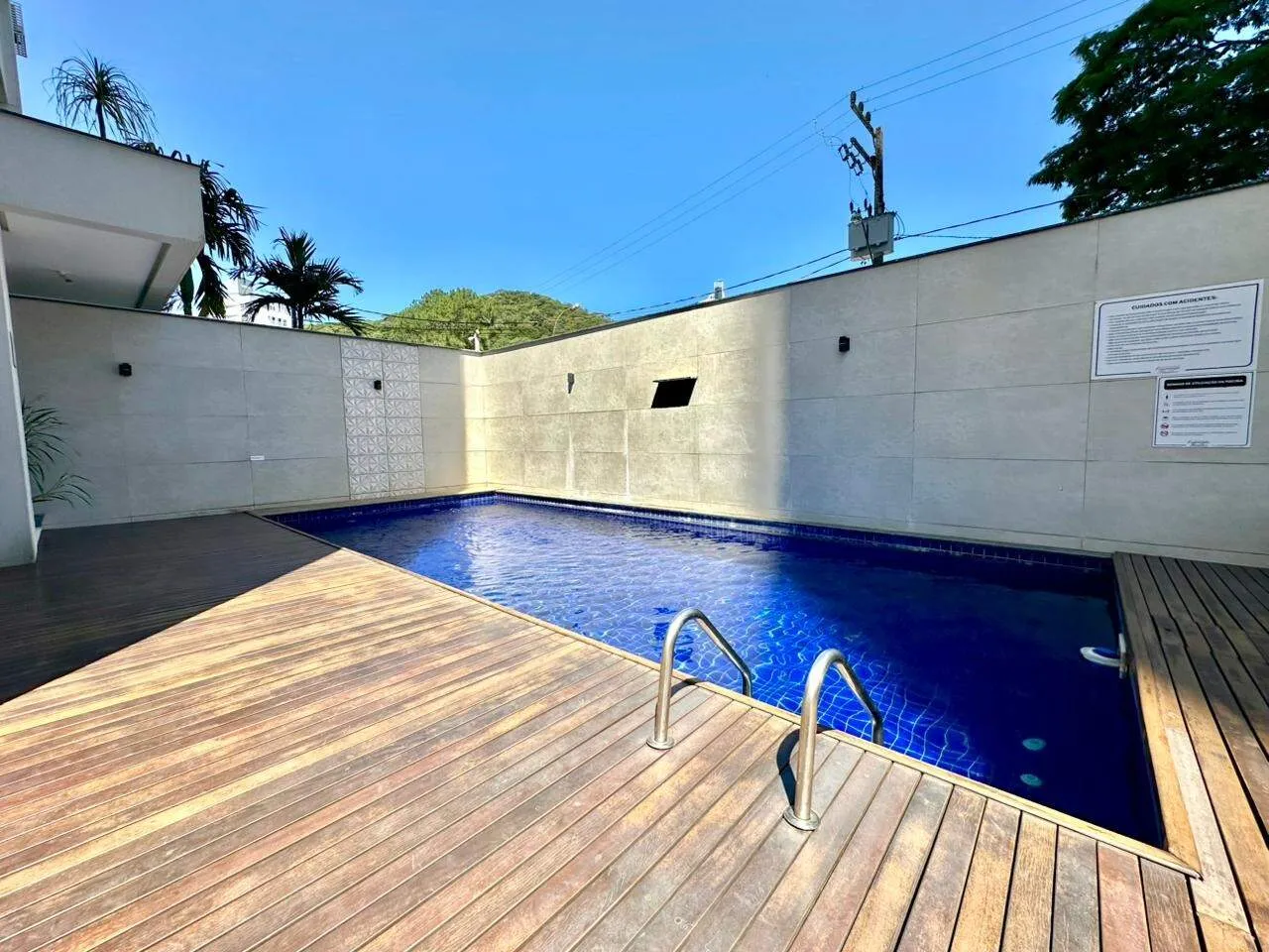 Apartamento semimobiliado com suíte e duas demi suítes próximo à FURB em Blumenau - foto 1