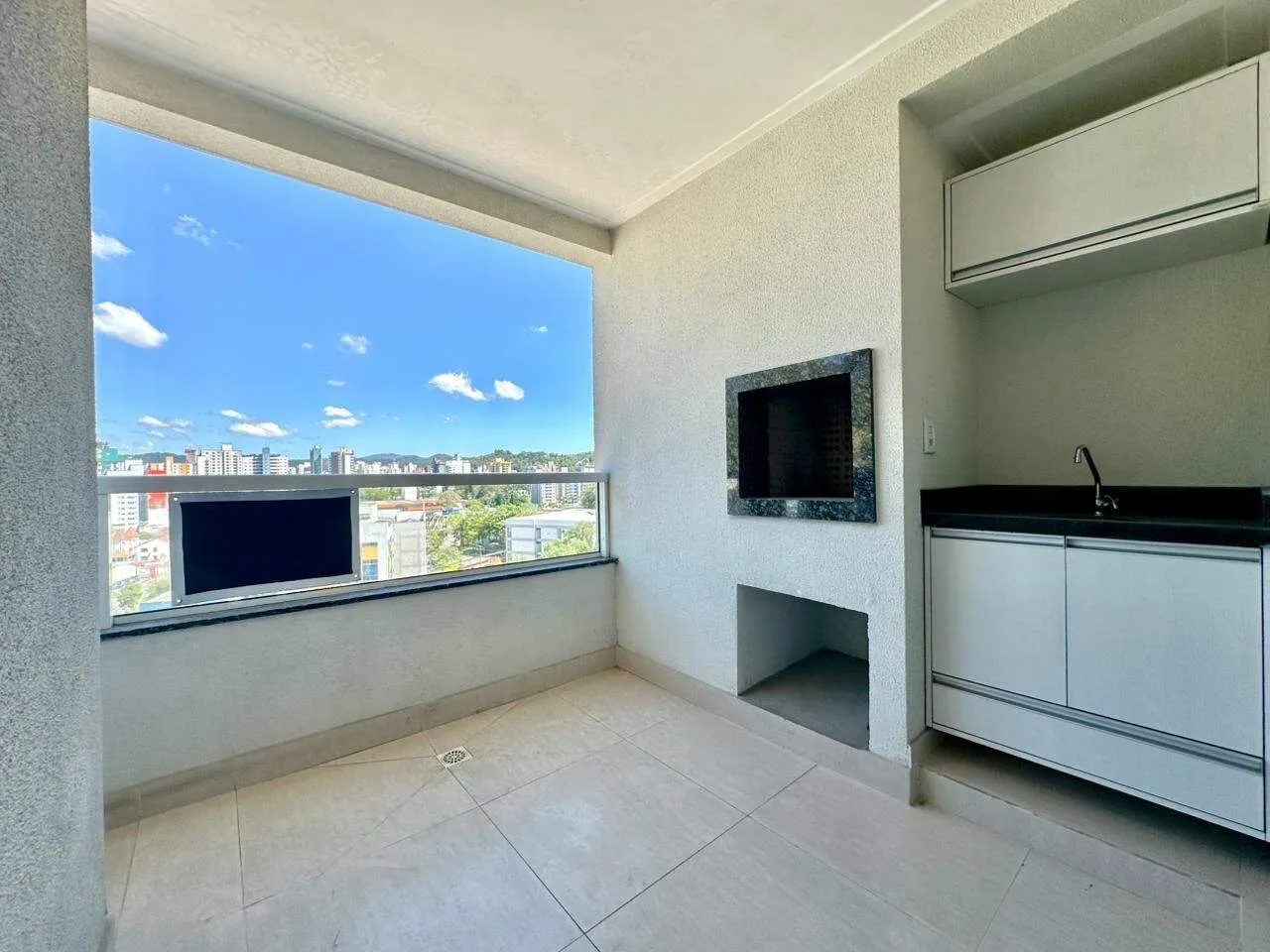 Apartamento semimobiliado com suíte e duas demi suítes próximo à FURB em Blumenau — foto 2