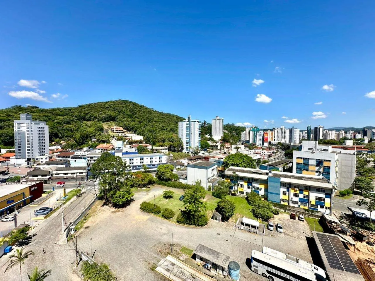 Apartamento semimobiliado com suíte e duas demi suítes próximo à FURB em Blumenau — foto 3